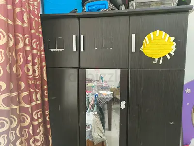 Dark wood 3-door wardrobe with mirror Cupboard