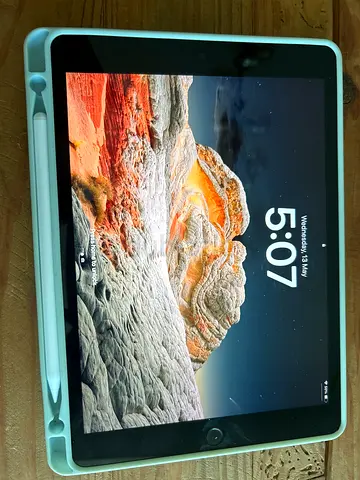 iPad 9th generation with Pencil and Protective Case — Great Working Condition