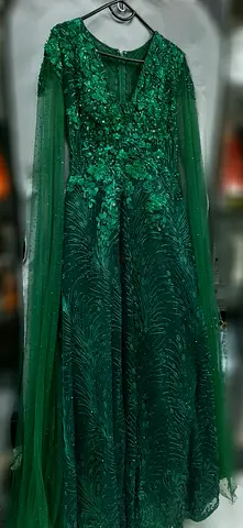 Party dresses Emerald color. Still new Suze M-L