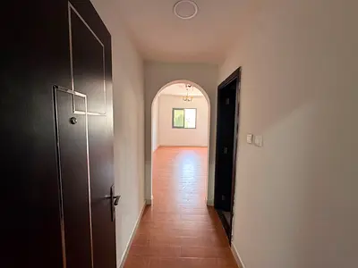 غرفه ماستر _ارضيه باركيه _بلكونه اطلاله مفتوحه _اجمل التشطيبات _موقع مميز _سكن عائلات