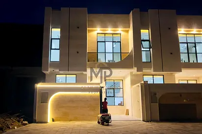 تشطيب أوروبي فاخر للغاية، بما في ذلك رسوم التسجيل والملكية، بدون رسوم خدمة، مباشرة من المالك، مع خصم خاص