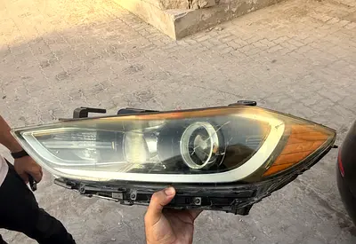 Hyundai Elantra 2017 left front light