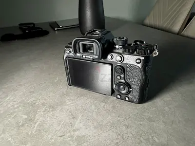 Sony Alpha 7 IV Full-Frame Mirrorless Interchangeable Lens Camera, 33 Mega Pixel Full-Frame Back-Ill