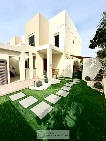 HOT DEAL: 4BR Corner Townhouse | Fully Furnished | VOT