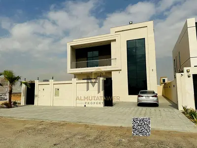 فيلا فاخرة ضخمة معروضة للبيع الآن، تتكون من 5 غرف نوم رئيسية مع خزائن مدمجة وغرفتي استقبال، في منطقة مرموقة