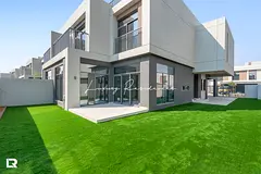 **4BR+M Beach Oasis | Landscaped | Roof Terrace**