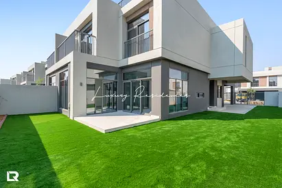 **4BR+M Beach Oasis | Landscaped | Roof Terrace**