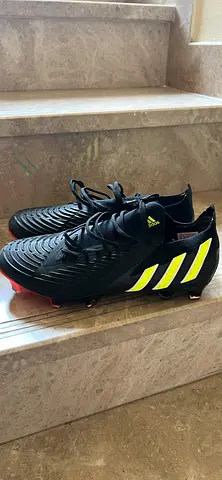 Sport shoes