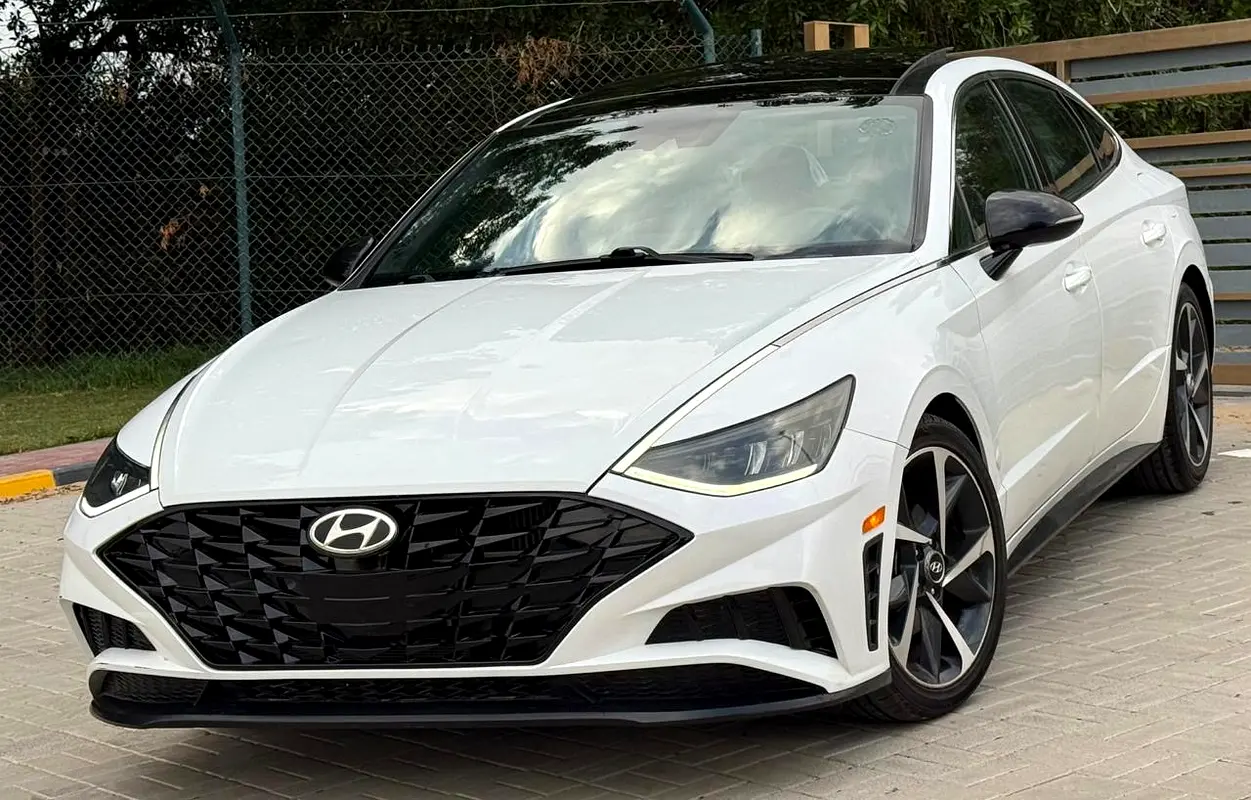 Hyundai Sonata 2021 — photo 1 of 20