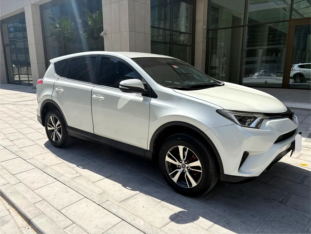 Toyota Rav 4 2018 — photo 1 of 10