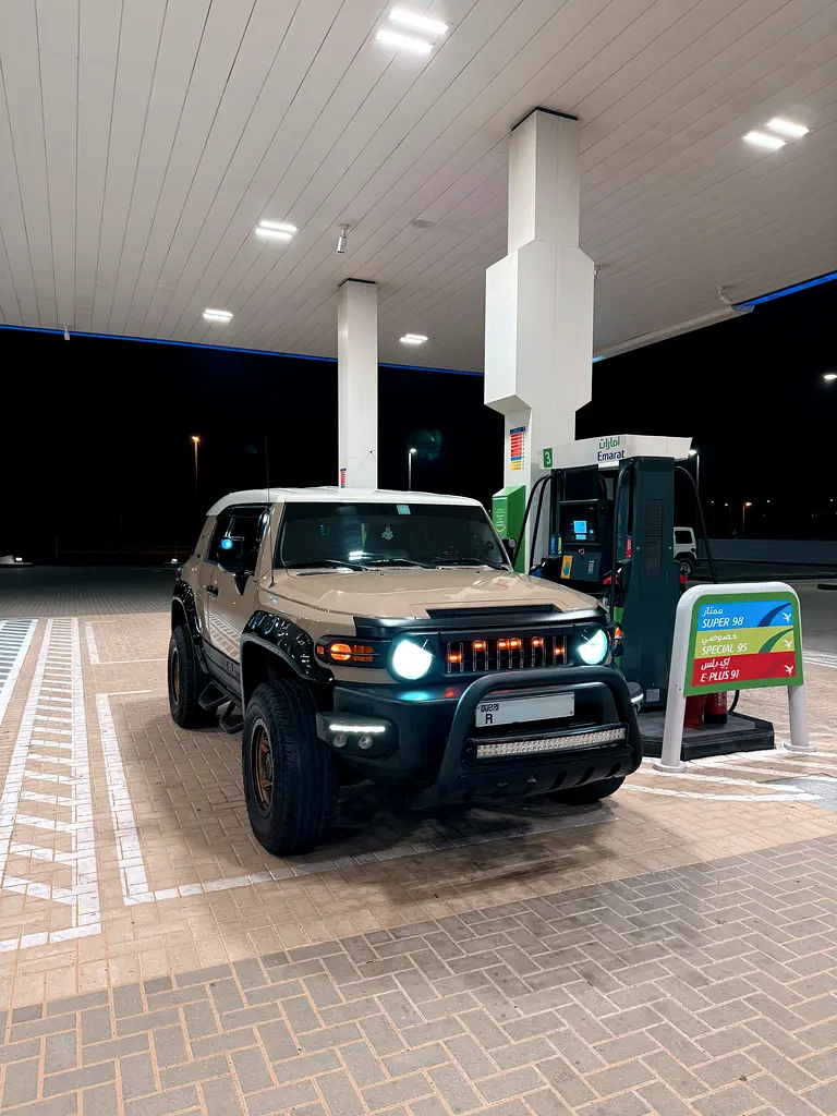 Toyota FJ Cruiser 2017 — photo 1 of 4