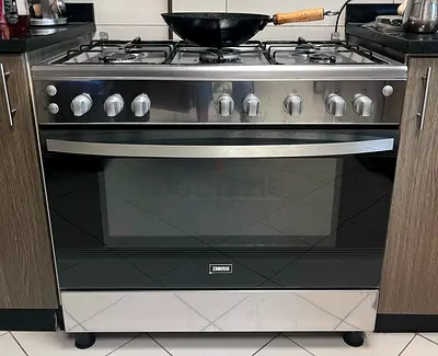 Zanussi 90cm Stainless Steel Gas Range Cooker with Oven.Top glass door missing.