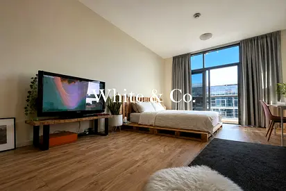 Studio Apartment | Spacious | Upgraded