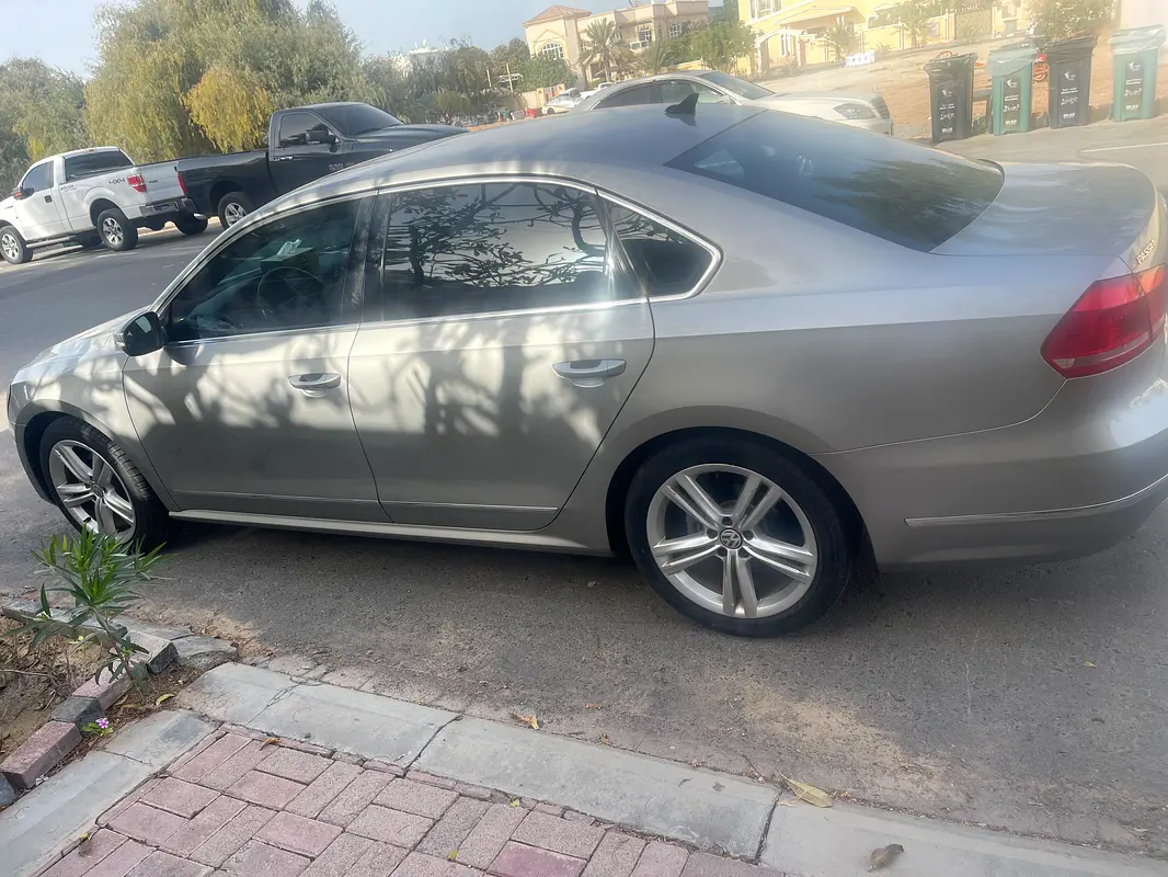 Volkswagen Passat 2015 — photo 1 of 2