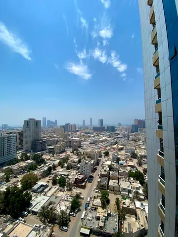 للبيع  ابراج اورينت تاور عجمان متاح استوديو مع بلكونه اطلاله مفتوحه المطلوب 180الف