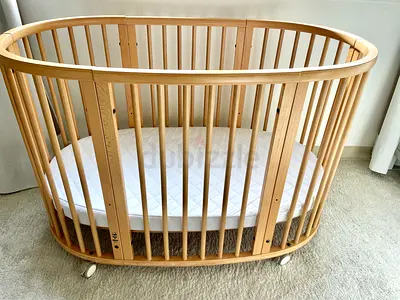 Stokke Sleepi Wooden Baby Crib on Wheels with Mattress and Bedding