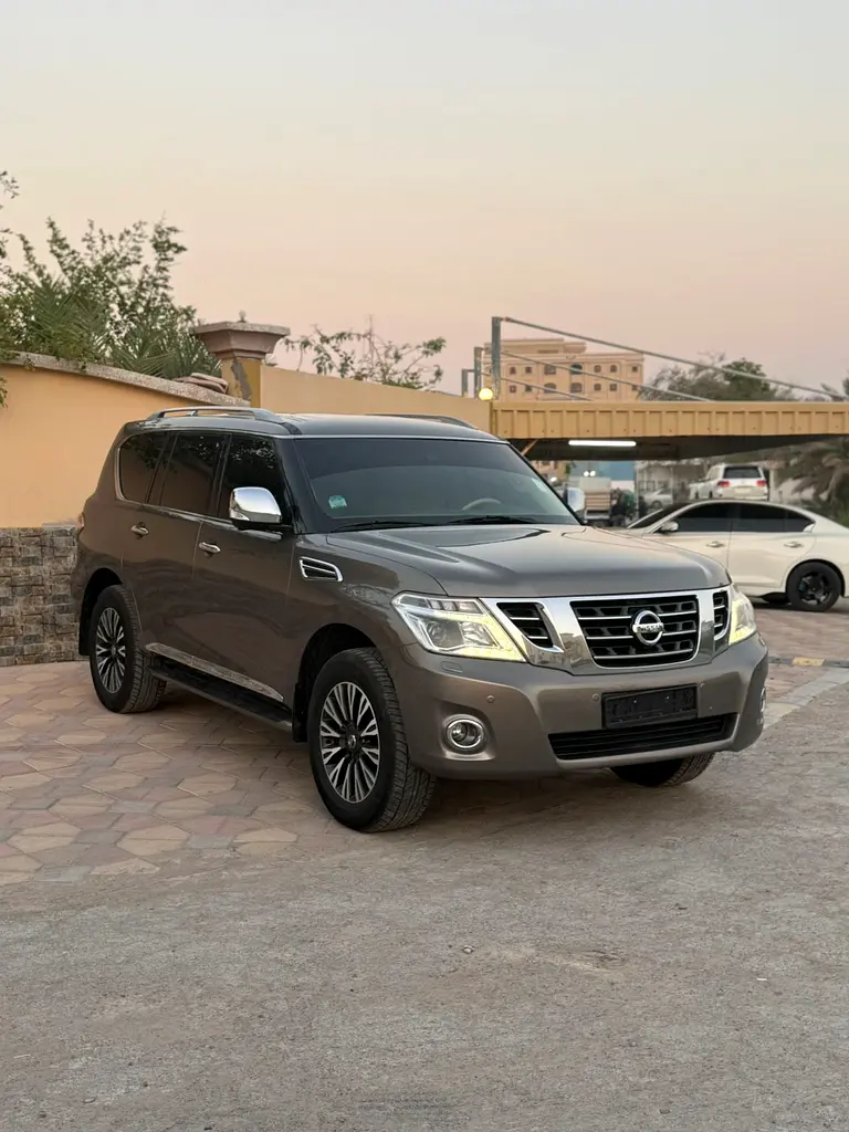 Nissan Patrol 2017 — photo 1 of 11