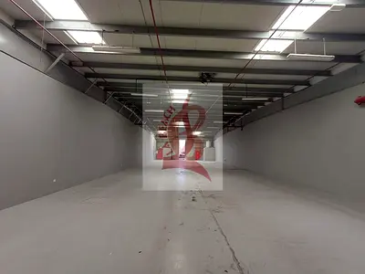 Commercial warehouse for rent in Al Quoz