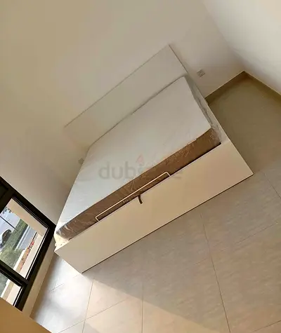 IKEA hydraulic king‑size bed (180 × 200 cm) with  IKEA mattress ✨