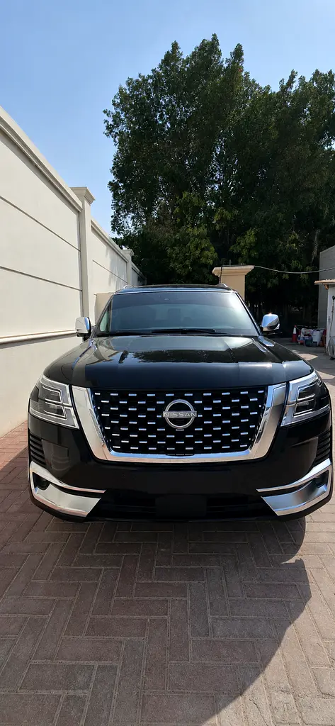 Nissan Patrol 2023 — photo 1 of 8