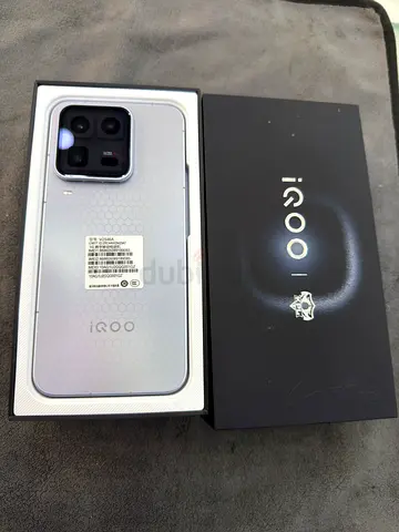 iQOO 15 ultra (silver) with box - brand condition