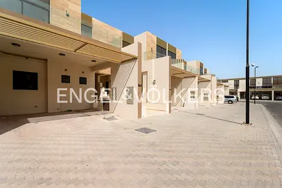 Next to Pool & Park | Motivated Seller | Branded