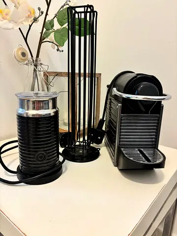 Nespresso Pixie Espresso Machine with Aeroccino Milk Frother (Black) - Good Condition