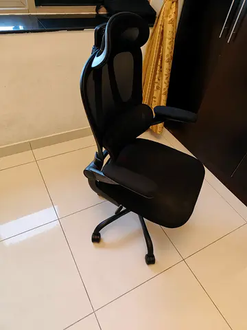 Ergonomic Office Chair with Headrest – Black , Electrically adjustable table with 27inch Monitor