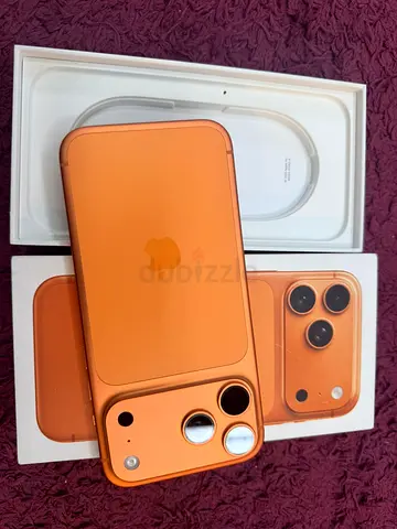 iPhone 17 Pro Max - Orange (Good Condition) with Original Box. Unlock One fezecal 1E TRA , 🇦🇪