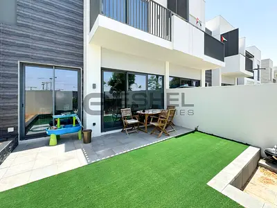 Prime Location | Attractive Price | Single Row
