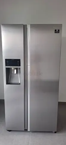 Samsung Side-by-Side Refrigerator with Water Dispenser - Ice Maker