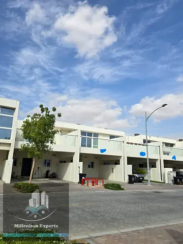 Spacious Townhouse | 3BR+Maid | Vacant | R2M14 | For Sale