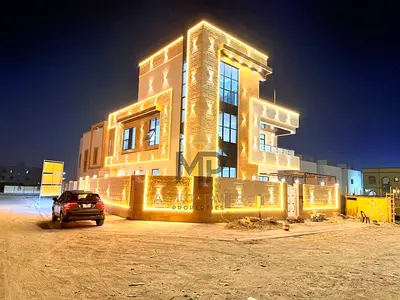 فرصه لامتلاك فيلا كورنر علي الطريق الرئيسي مباشر وامام جميع الخدمات ومع مسبح ورووف ومكان ل تركيب مصعد ايضا وبدون رسوم صيانه وشاملة ايضا الكهرباء والمي