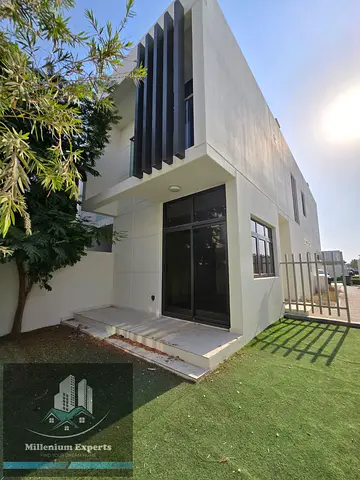 LUXURY SPACIOUS 3BEDROOMS PLUS MAID FULLY FURNISHED FOR RENT READY TO MOVE