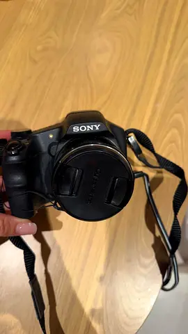 📸 Sony Cyber-shot DSC-HX200V Camera – Excellent Condition