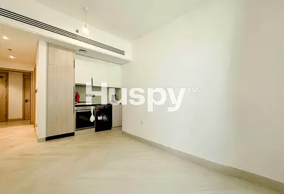Near to Circle Mall | Fitted Kitchen | Vacant