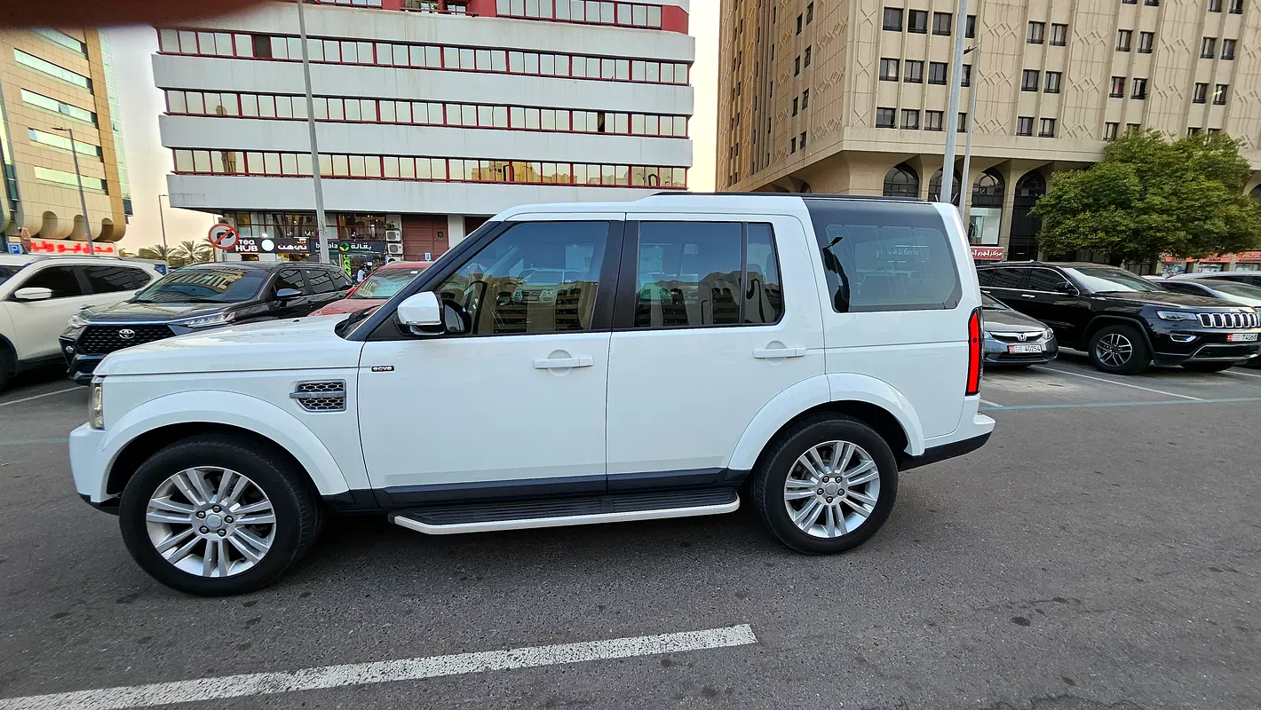 Land Rover LR4 2016 — photo 1 of 20