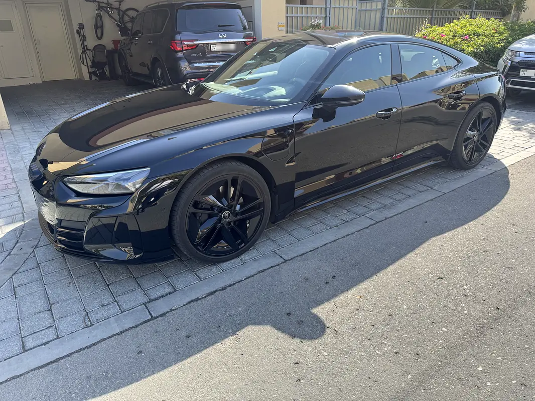 Audi e-tron GT 2023 — photo 1 of 7