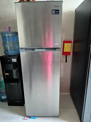 MIDEA REFRIDGERATOR. 252 LITRES.