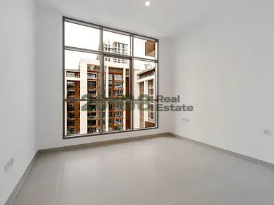 Huge Layout l Seamless Access l Modern Design