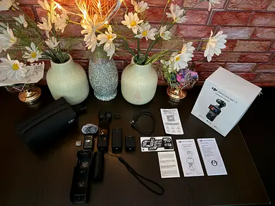 DJI Osmo Pocket 3 Creator Combo - Near Flawless Condition, Complete Kit