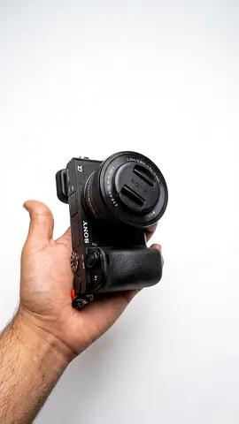 Sony a6400 for sale no scratch and the camera under warranty and clean