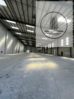 Large warehouse for rent in Umm Al Quwain – large space at a great price per square foot, area 24,