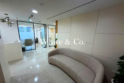 Luxury Furnished| 6 Parking |Next To Metro