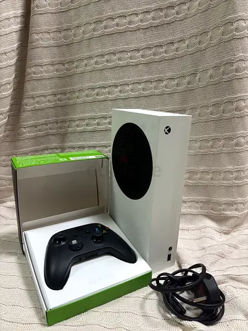 White Xbox series s (512 Gb) (Black controller)