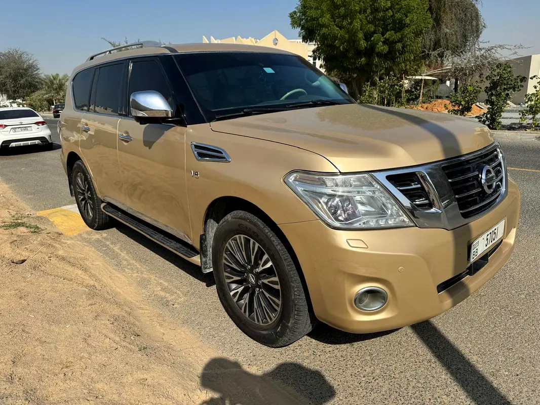 Nissan Patrol 2010 — photo 1 of 8