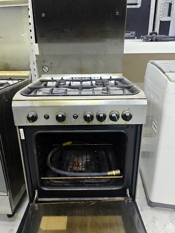 Cooker with oven