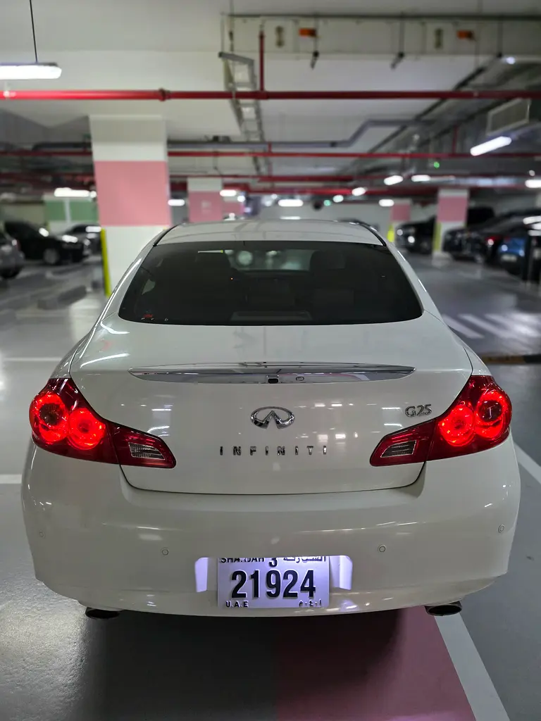 Infiniti G25 2012 — photo 1 of 20