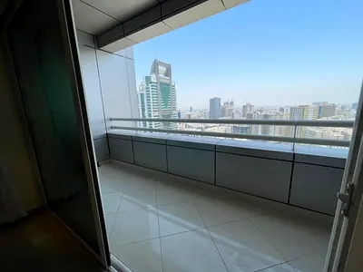 تكييف مجاني باركن مجاني جيم ومسبح مجانيشقة 3 غرف وصاله  مع بلكونة واطلالة مفتوحة المطبخ واسع مع خزاءن جميلة