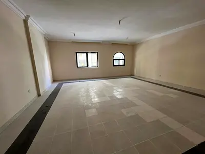 3 غرف واسعة - صالة كبيرة - تكييف مركزي - مطبخ واسع